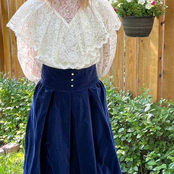 1980s Vintage girl’s Edwardian-style lace blouse, Girls size 14 - Picture 7 of 9